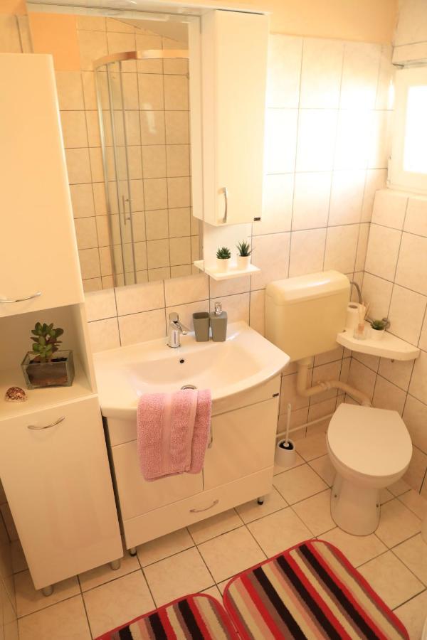 Apartmani Sarlija Pakostane Exterior photo